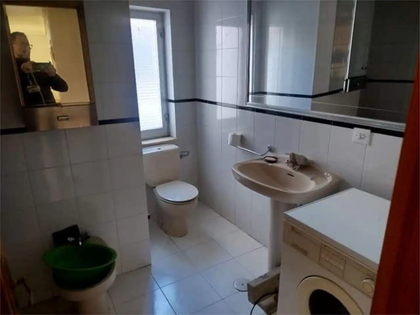 Bany de Casa o xalet en venda en Los Barrios de Luna  amb Calefacció, Jardí privat i Traster