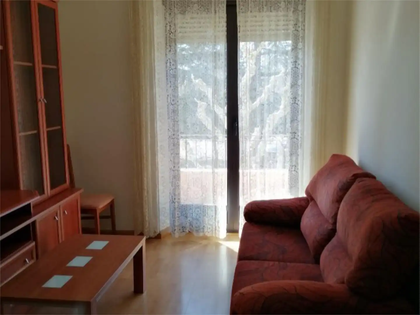 Sala d'estar de Apartament de lloguer en León Capital  amb Calefacció, Parquet i Terrassa