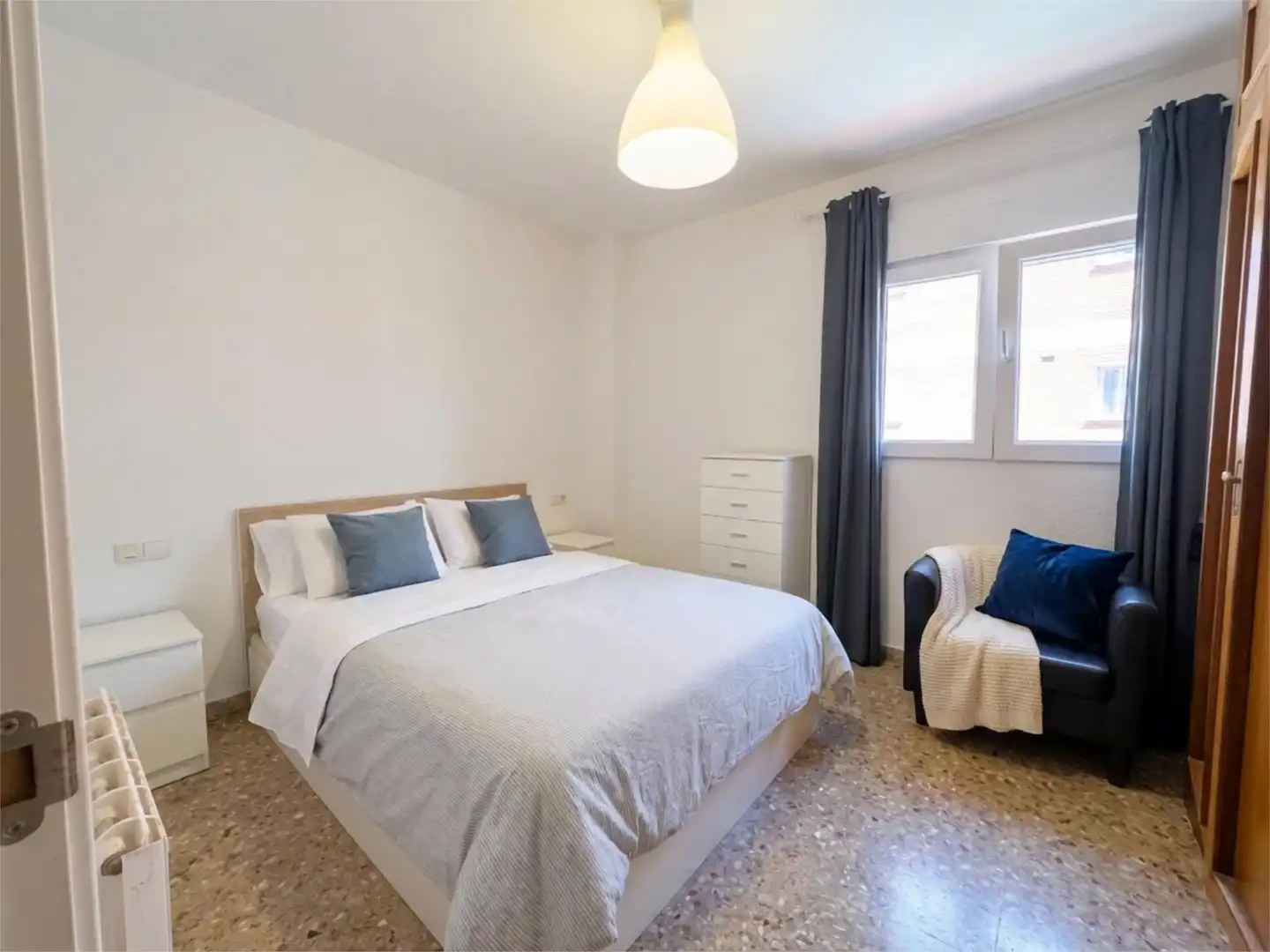 Flat for sale in Carrer de Ricardo Micó, 4, Les Tendetes - Avenida Burjassot Bedroom of Flat for sale in Valencia Capital with Air Conditioner, Terrace and Balcony