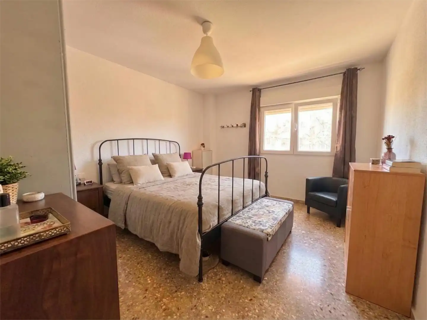 Flat for sale in Carrer de Ricardo Micó, 4, Les Tendetes - Avenida Burjassot Bedroom of Flat for sale in Valencia Capital with Air Conditioner, Terrace and Balcony