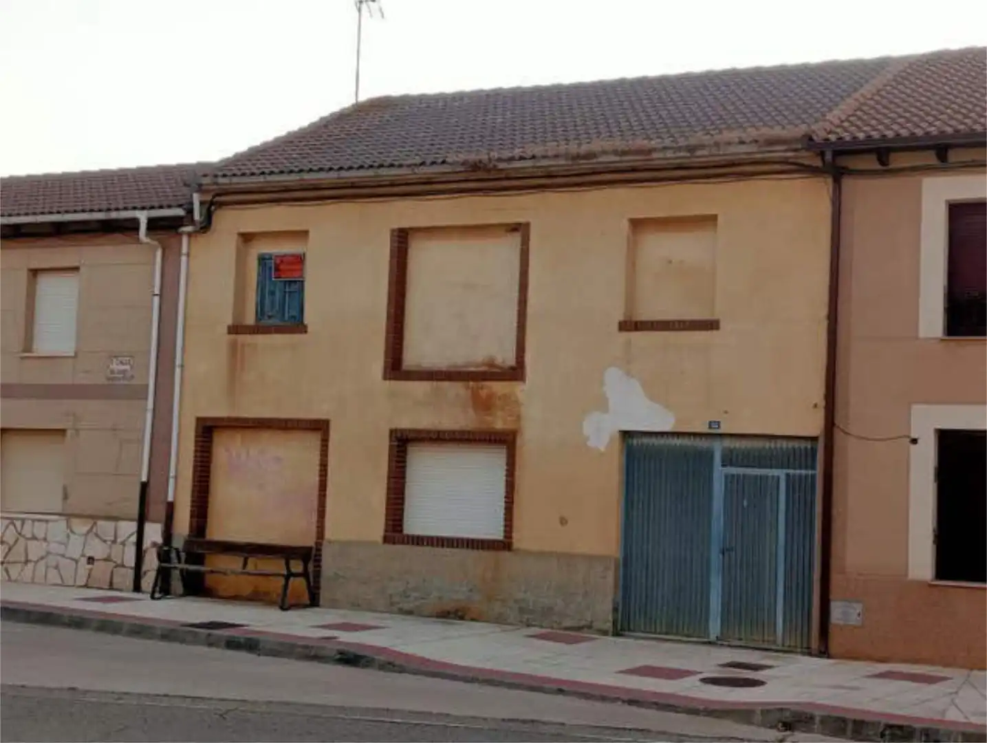 Casa o xalet en venda a Santas Martas Vista exterior de Casa o xalet en venda en Santas Martas amb Jardí privat