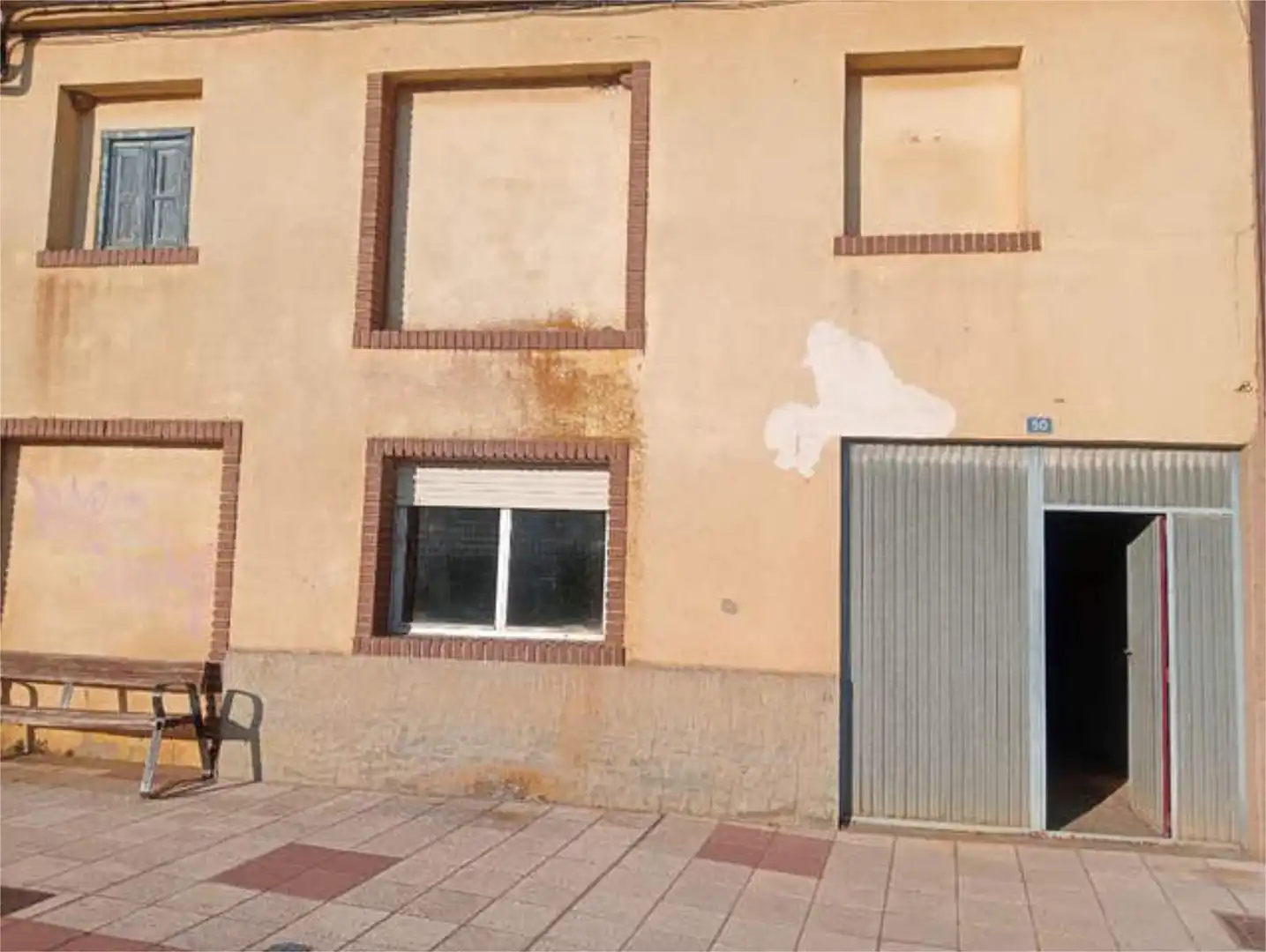 Casa o xalet en venda a Santas Martas Vista exterior de Casa o xalet en venda en Santas Martas amb Jardí privat