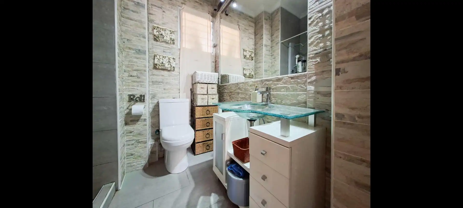 Flat for sale in Avenida de Daroca, 63, Ventas Bathroom of Flat for sale in Madrid with Air Conditioner, Heating and Parquet flooring
