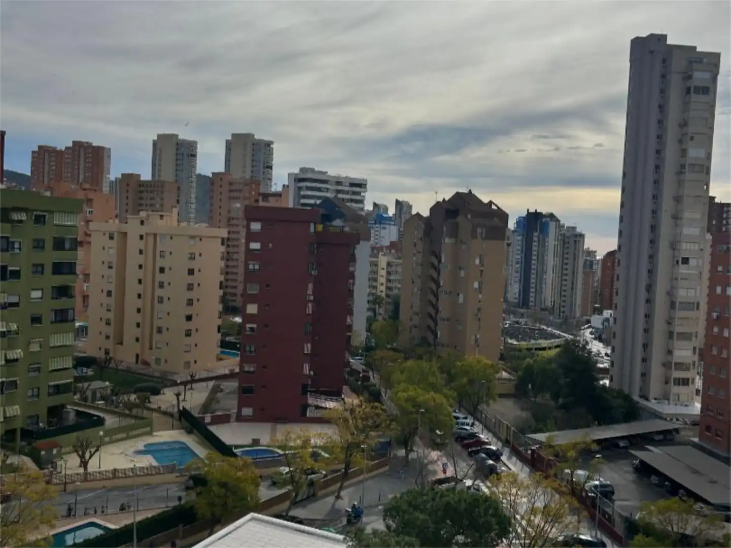 Piso en venta en Avenida de Portugal, 1, Juzgados - Plaza de Toros Vista exterior de Piso en venta en Benidorm con Jardín privado, Piscina y Amueblado