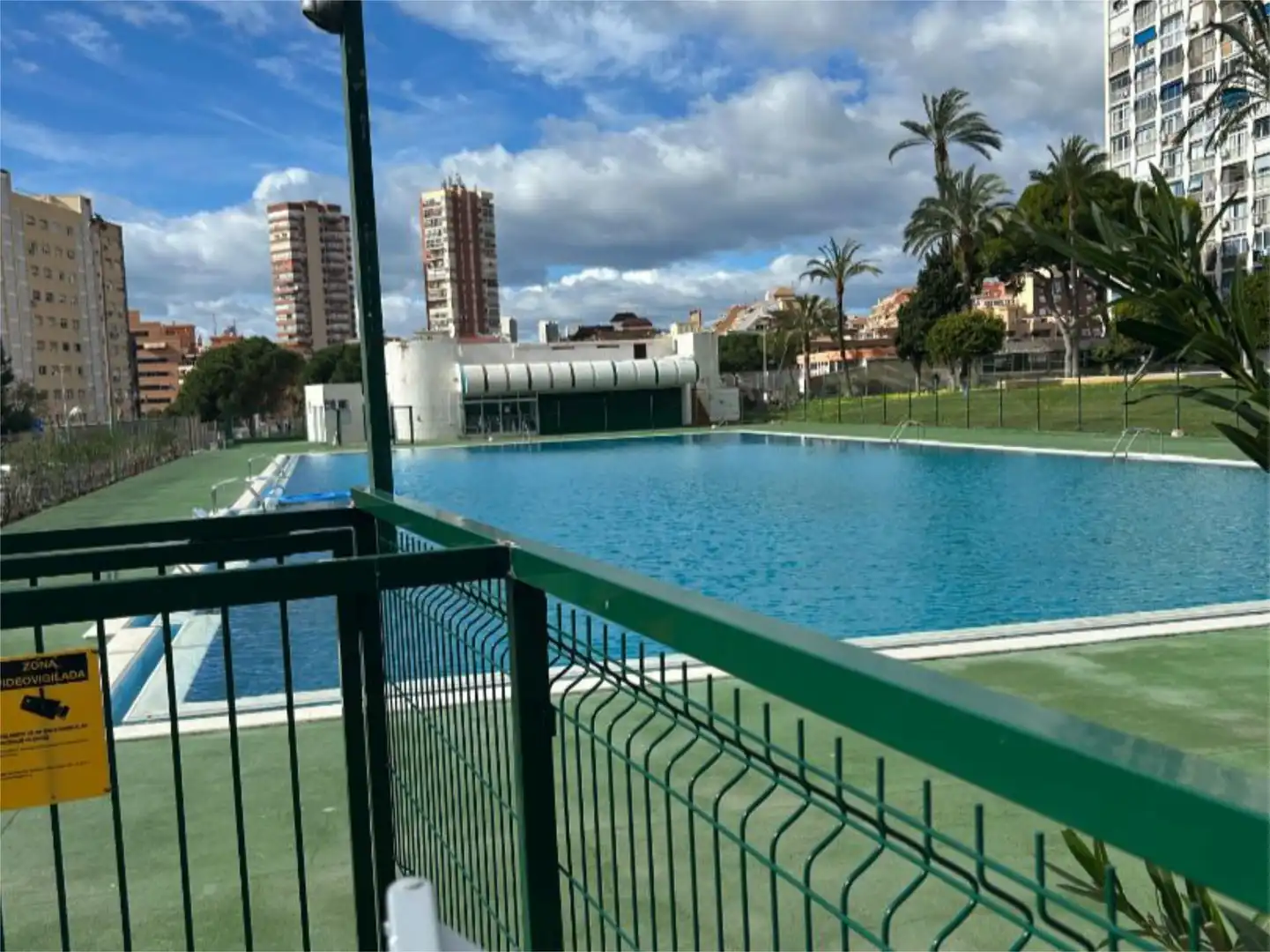 Piso en venta en Avenida de Portugal, 1, Juzgados - Plaza de Toros Piscina de Piso en venta en Benidorm con Jardín privado, Piscina y Amueblado