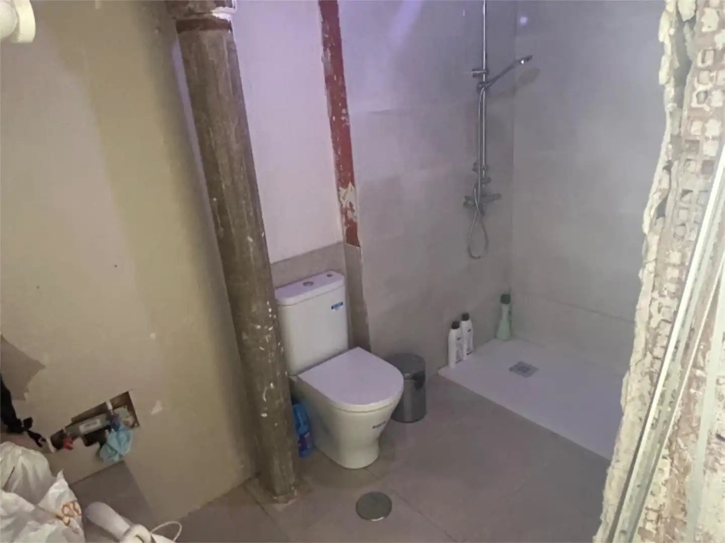 Piso en venta en Avenida de Portugal, 1, Juzgados - Plaza de Toros Baño de Piso en venta en Benidorm con Jardín privado, Piscina y Amueblado