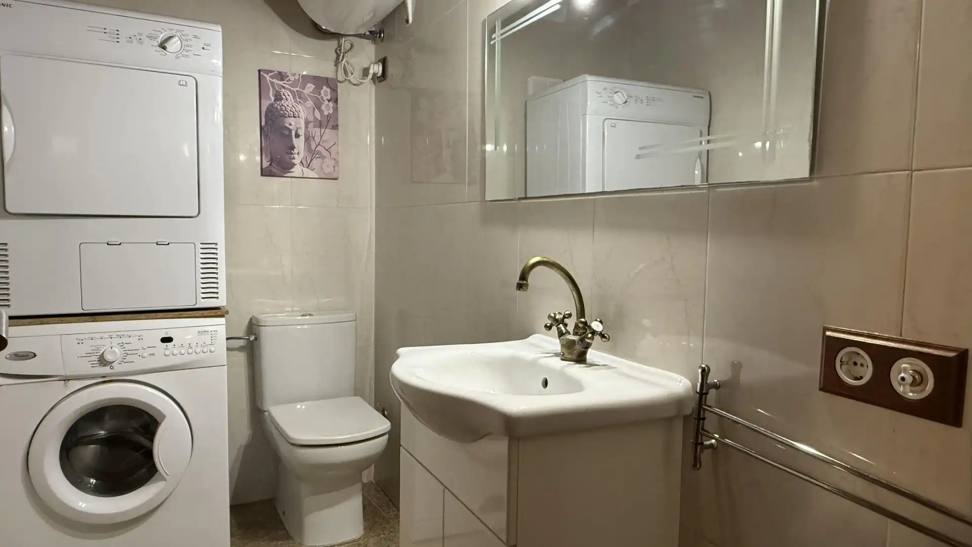 Maisonette zum Verkauf in Carrer D'en Mairó, 18, Centre Badezimmer von Maisonette zum Verkauf in Roses mit Klimaanlage