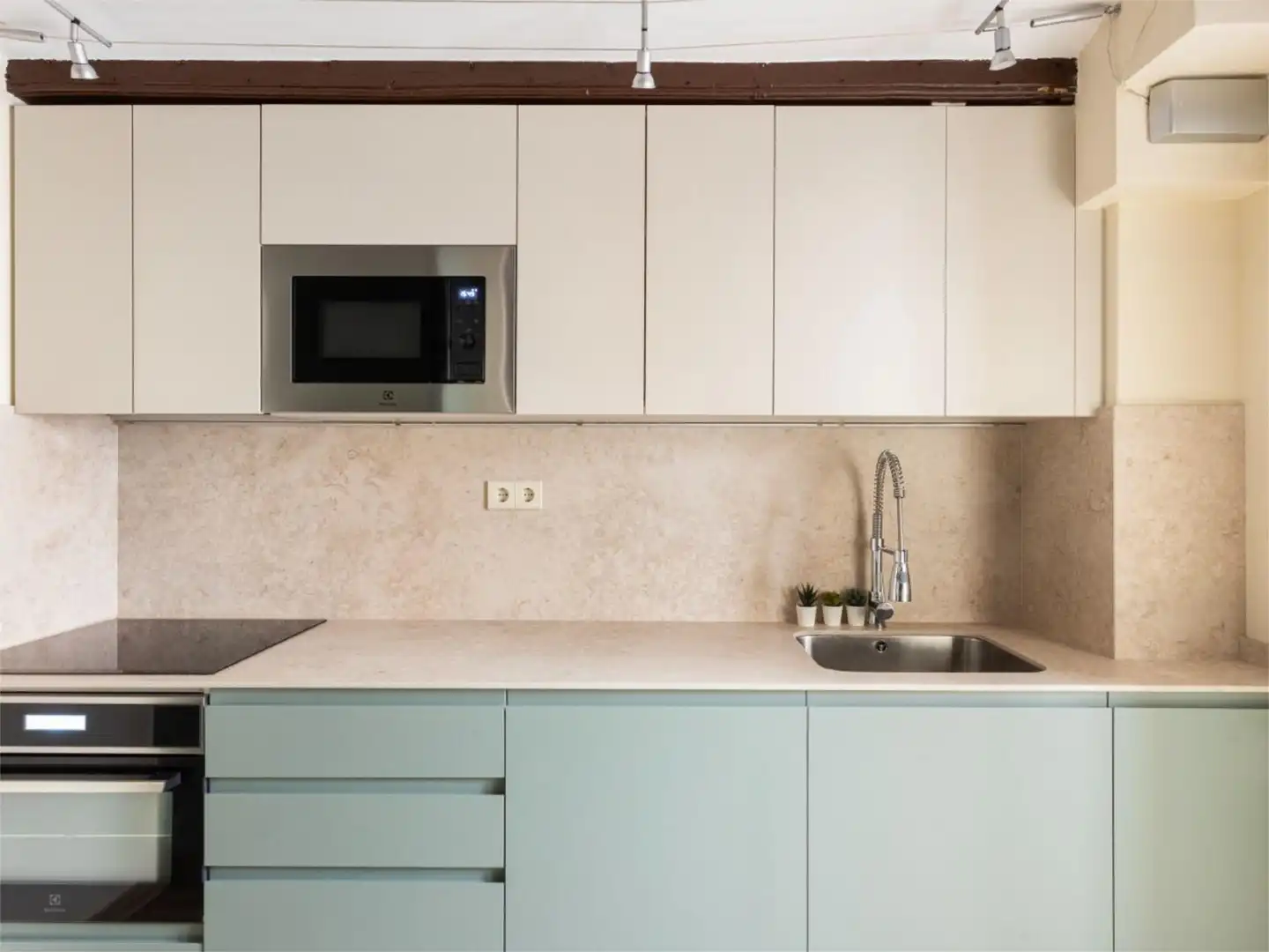 Küche von Wohnung zum Verkauf in  Barcelona Capital mit Klimaanlage und Balkon