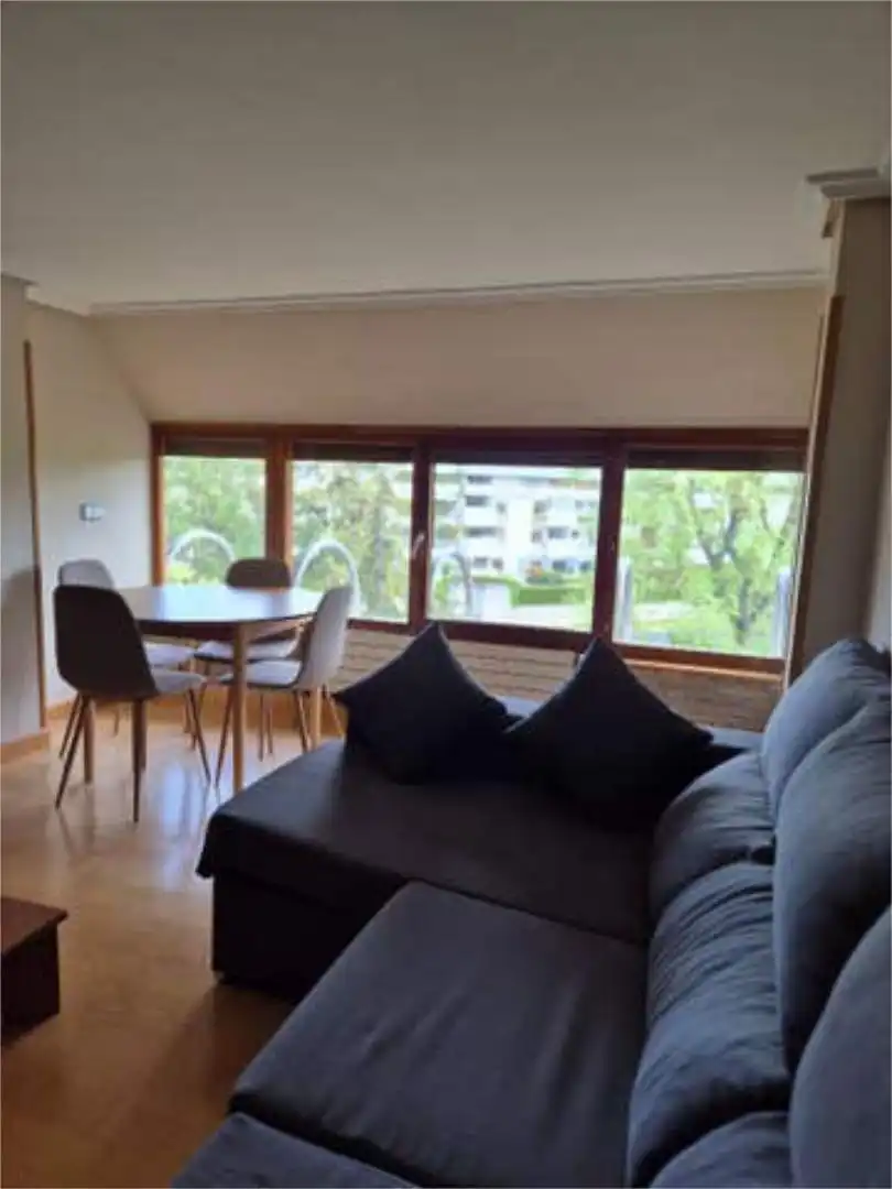 Sala d'estar de Àtic de lloguer en Vitoria - Gasteiz amb Calefacció i Moblat