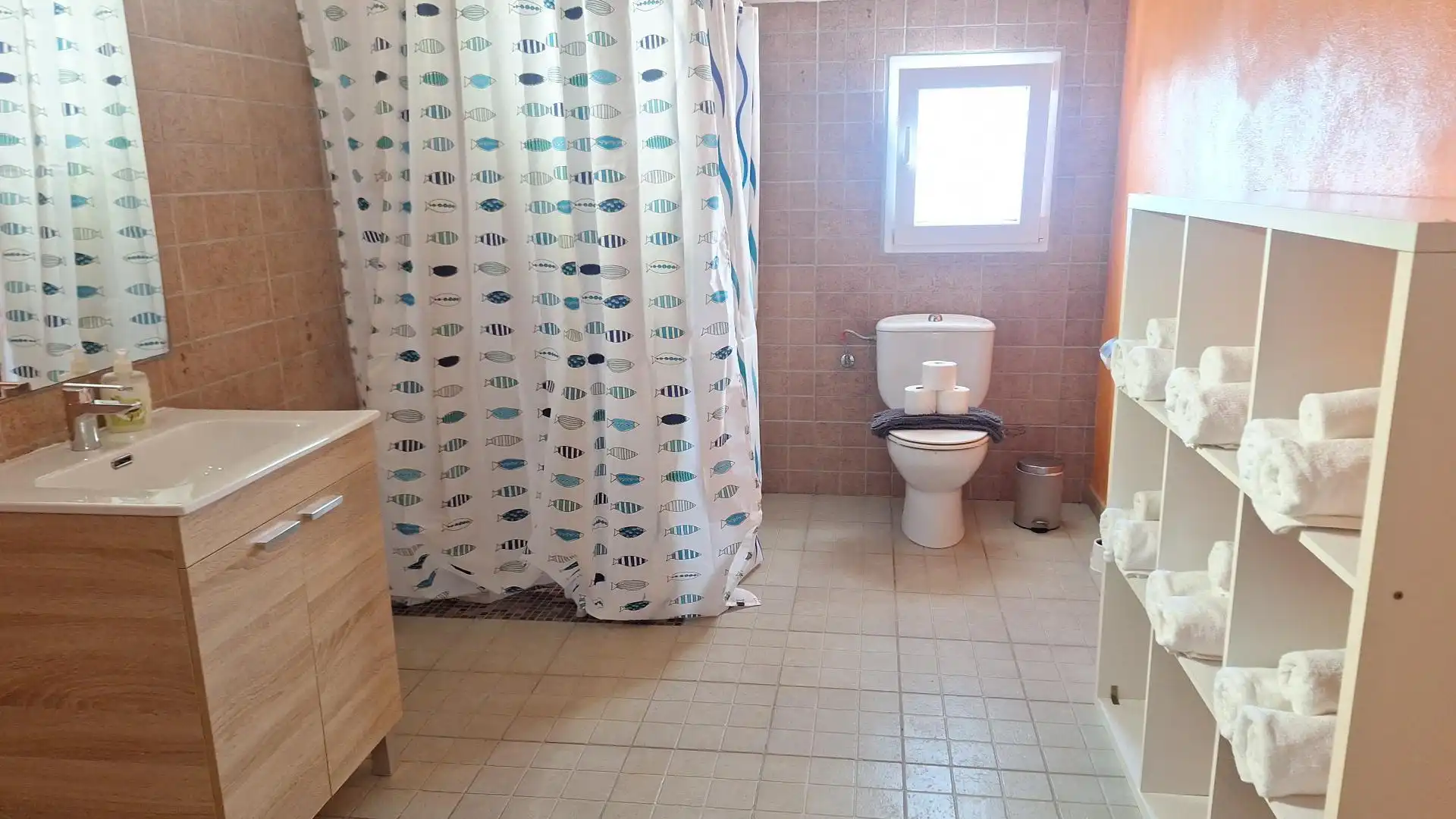 Casa adosada de alquiler en Ma-15D, 250, Son Ferriol Baño de Casa adosada de alquiler en Palma de Mallorca con Aire acondicionado, Terraza y Amueblado