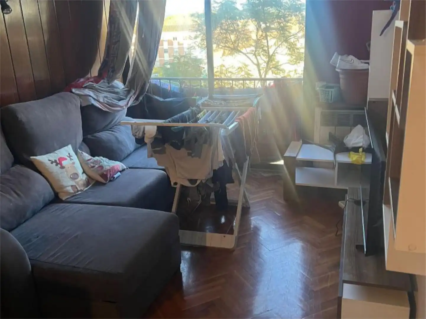 Piso en venta en Carrer Camps Blancs, 109, Camps Blancs Habitación de Piso en venta en Sant Boi de Llobregat con Parquet, Trastero y Amueblado