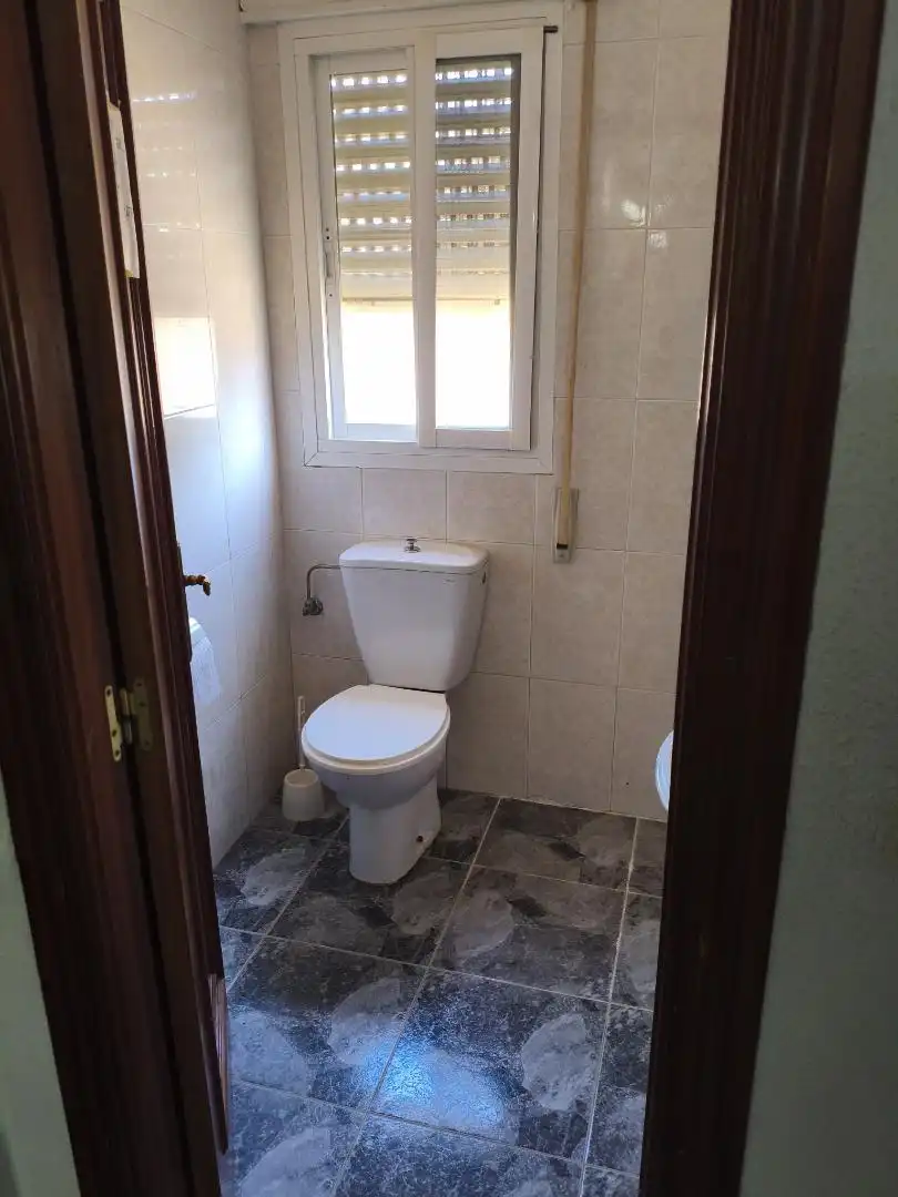 Wohnung zum Verkauf in Comunidad Los Chopos, 2, Puente Jontoya - Puente de la Sierra - El Arroyo Badezimmer von Wohnung zum Verkauf in Jaén Capital mit Klimaanlage, Terrasse und Schwimmbad