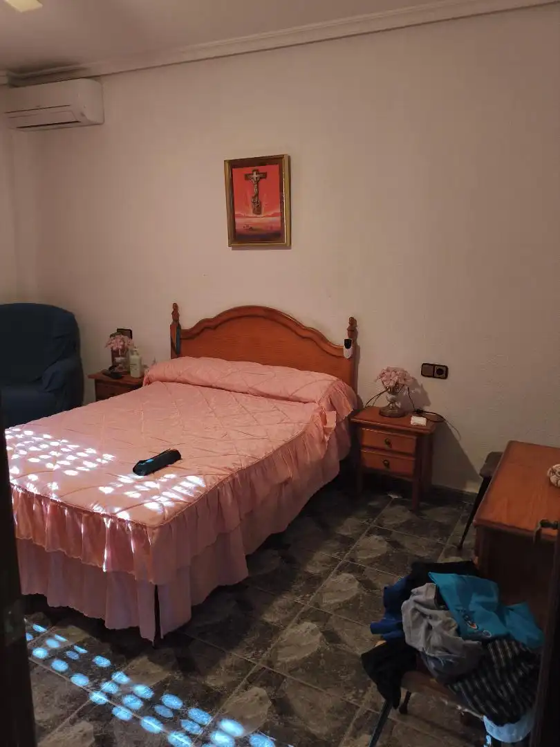 Wohnung zum Verkauf in Comunidad Los Chopos, 2, Puente Jontoya - Puente de la Sierra - El Arroyo Schlafzimmer von Wohnung zum Verkauf in Jaén Capital mit Klimaanlage, Terrasse und Schwimmbad