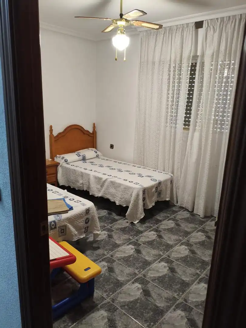 Wohnung zum Verkauf in Comunidad Los Chopos, 2, Puente Jontoya - Puente de la Sierra - El Arroyo Schlafzimmer von Wohnung zum Verkauf in Jaén Capital mit Klimaanlage, Terrasse und Schwimmbad