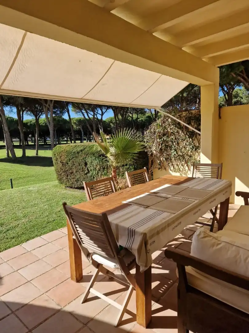 Terrasse von Einfamilien-Reihenhaus zum Verkauf in Chiclana de la Frontera mit Klimaanlage, Terrasse und Balkon