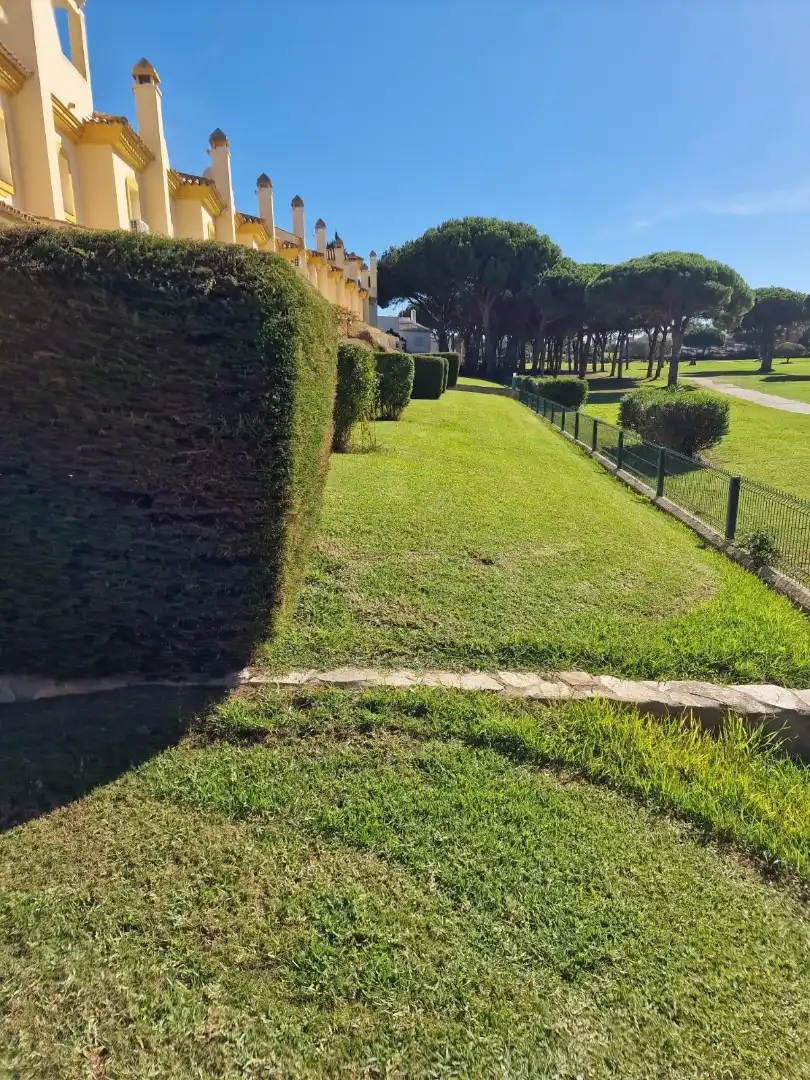 Garten von Einfamilien-Reihenhaus zum Verkauf in Chiclana de la Frontera mit Klimaanlage, Terrasse und Balkon