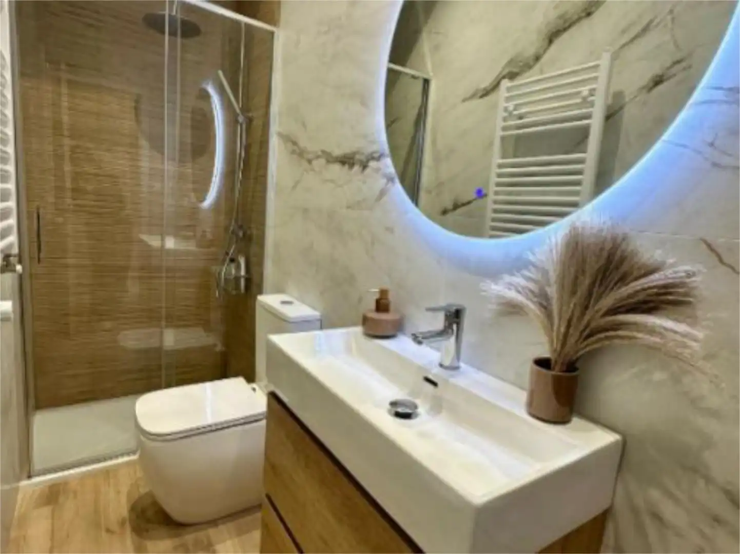 Flat for sale in Calle Ribera del Violón, 6, Fígares Bathroom of Flat for sale in Granada with Air Conditioner, Heating and Furnished