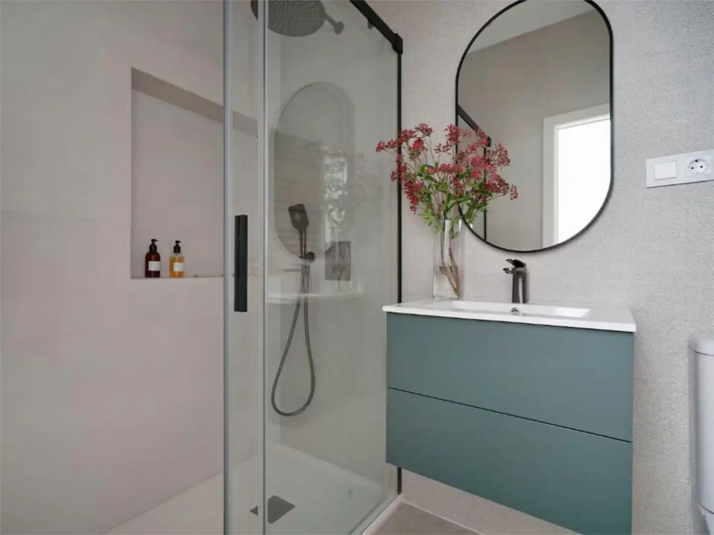 Flat for sale in Calle Ribera del Violón, 6, Fígares Bathroom of Flat for sale in Granada with Air Conditioner, Heating and Furnished