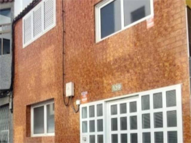 Casa adosada en Venta en Calle Doña Perfecta, 139 en Schamann - Rehoyas