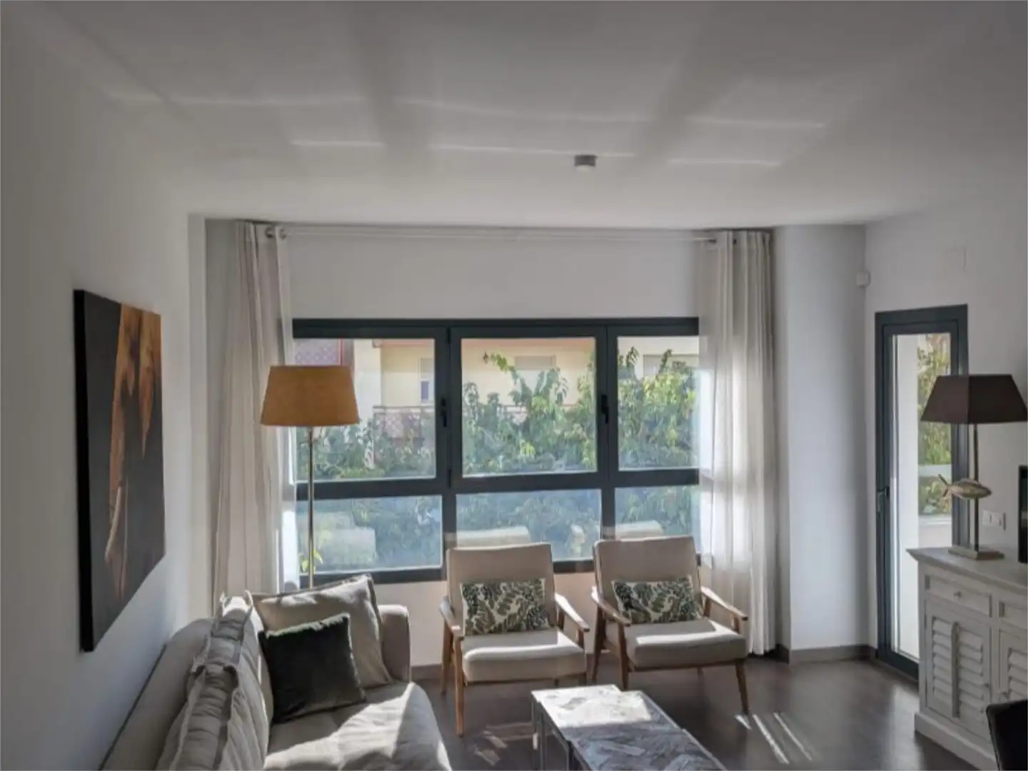 Sala de estar de Piso de alquiler en Estepona con Aire acondicionado, Calefacción y Parquet