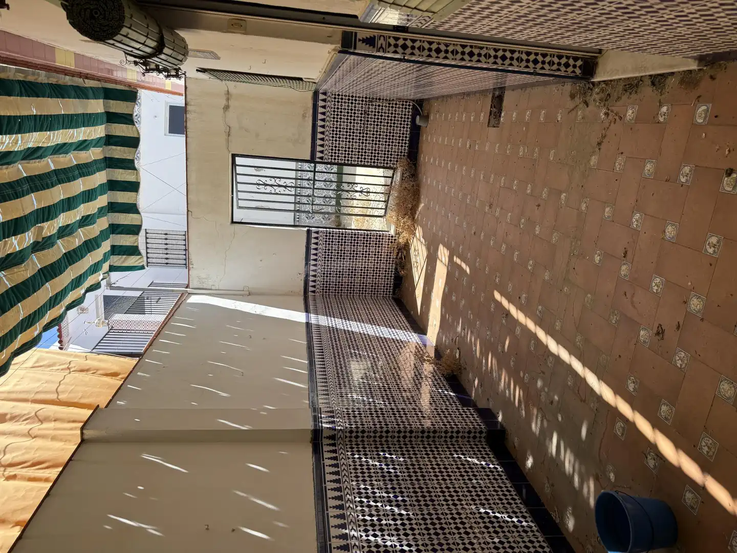 Casa adosada en venta en Calle Pérez Merchante, 24, Bollullos Par del Condado Terraza de Casa adosada en venta en Bollullos Par del Condado con Jardín privado y Amueblado