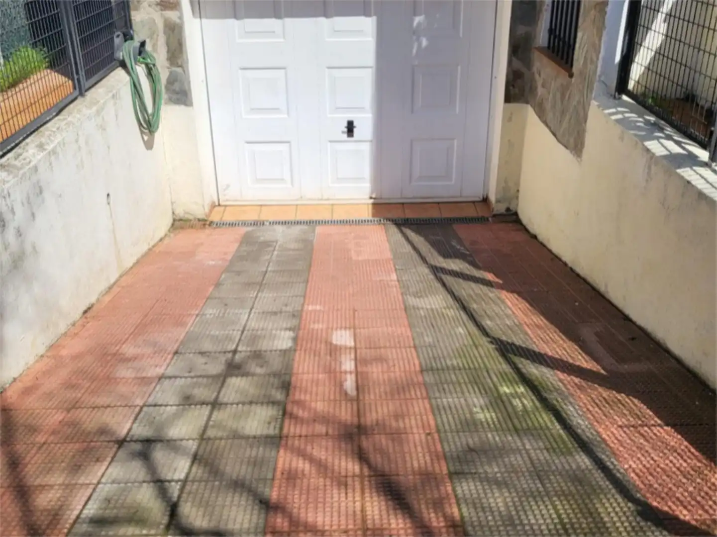 Vista exterior de Piso en venta en Villaviciosa de Odón con Aire acondicionado, Terraza y Piscina