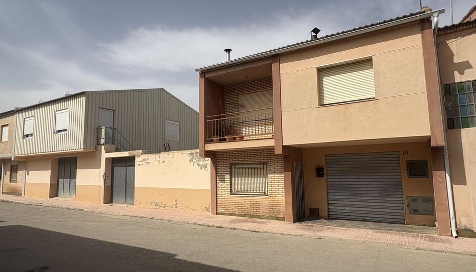 Casa adosada en venta en Calle Utiel, 13, Utiel, Valencia - imagen 1 Foto 1 de Casa adosada en venta en Calle Utiel, 13, Utiel, Valencia