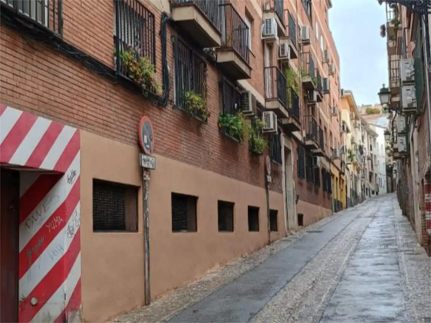 Außenansicht von Wohnung zum Verkauf in  Granada Capital mit Klimaanlage und Balkon