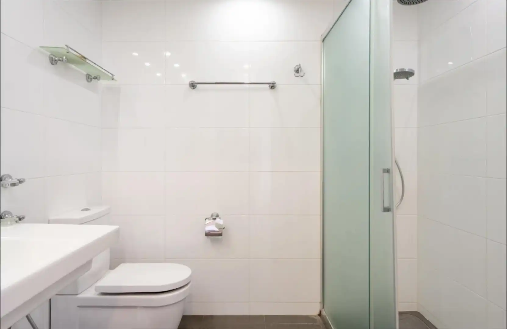 Flat for sale in Calle San Manuel, 7, Castillo Sohail - Myramar Bathroom of Flat for sale in Fuengirola with Air Conditioner, Private garden and Terrace