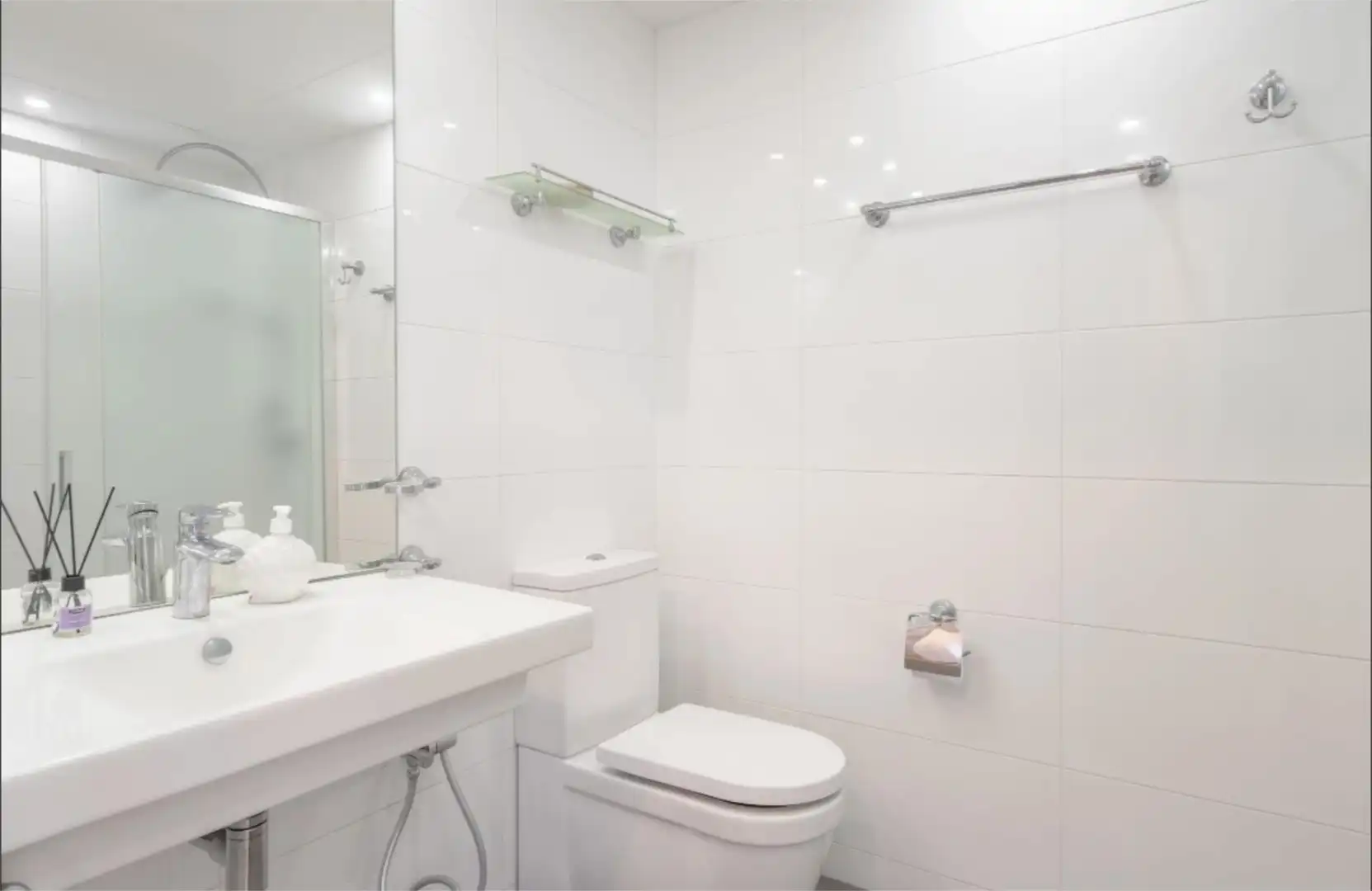 Flat for sale in Calle San Manuel, 7, Castillo Sohail - Myramar Bathroom of Flat for sale in Fuengirola with Air Conditioner, Private garden and Terrace