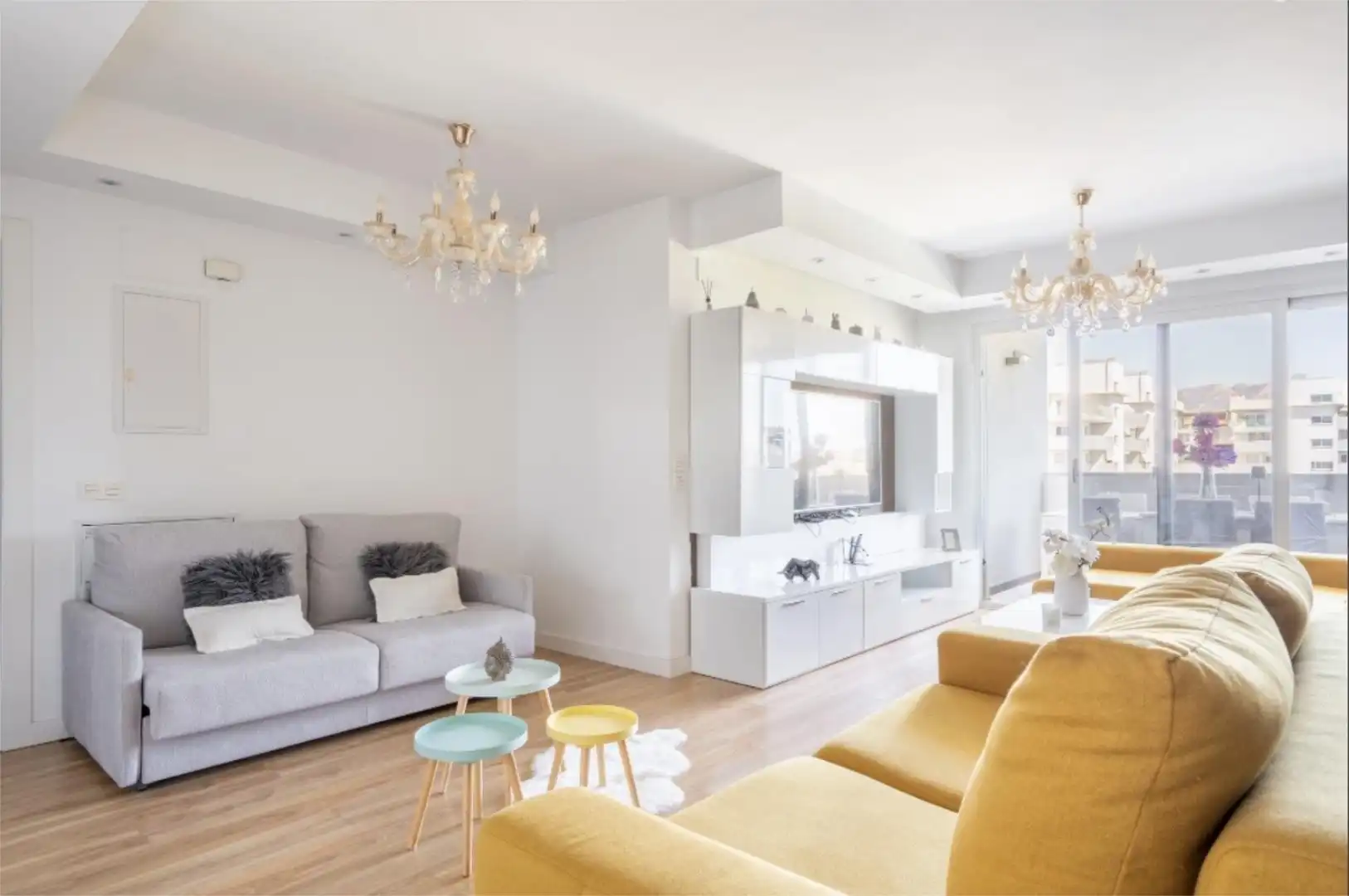 Flat for sale in Calle San Manuel, 7, Castillo Sohail - Myramar Living room of Flat for sale in Fuengirola with Air Conditioner, Private garden and Terrace
