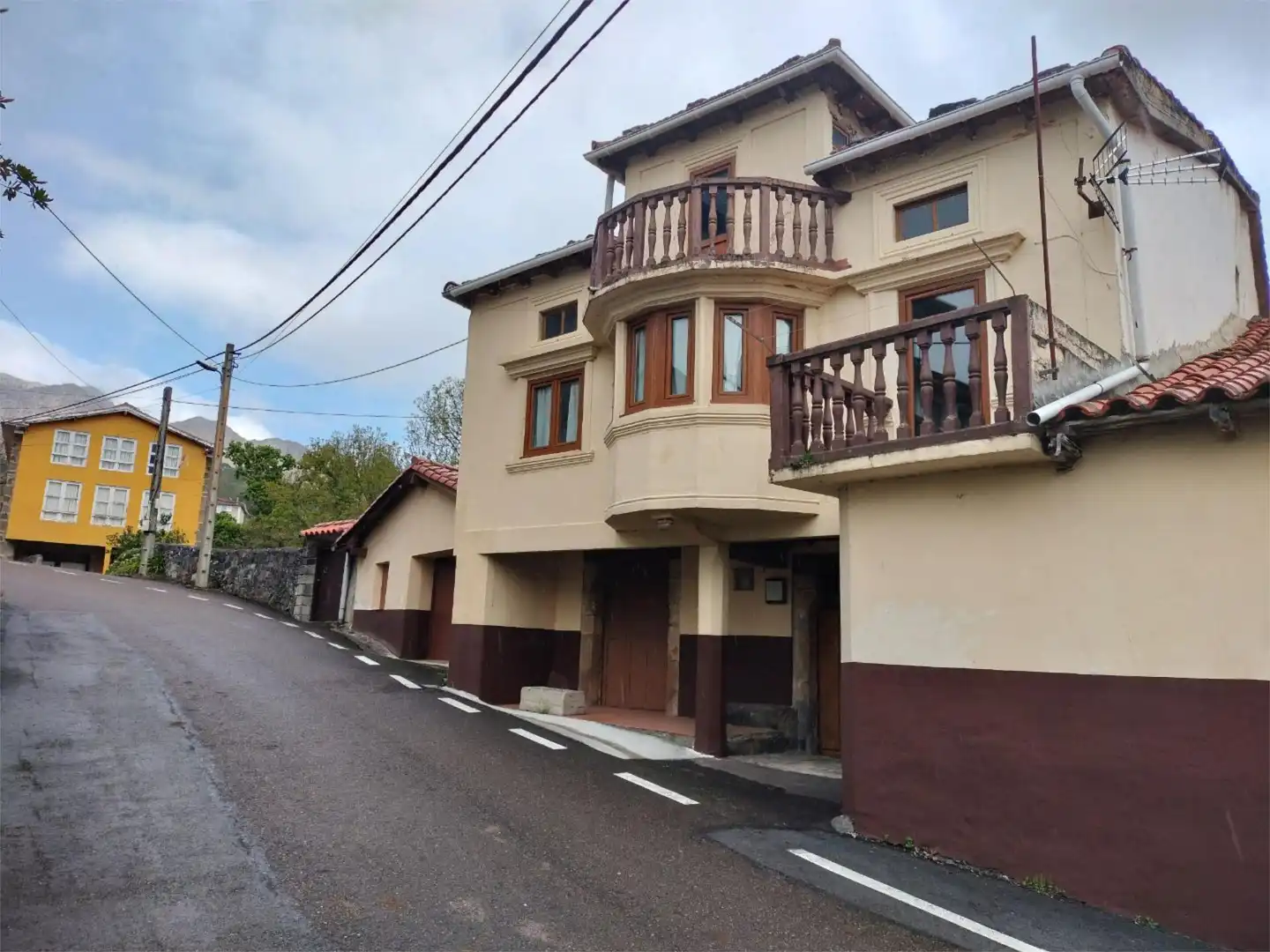 Außenansicht von Wohnung zum Verkauf in Soba mit Privatgarten, Terrasse und Abstellraum