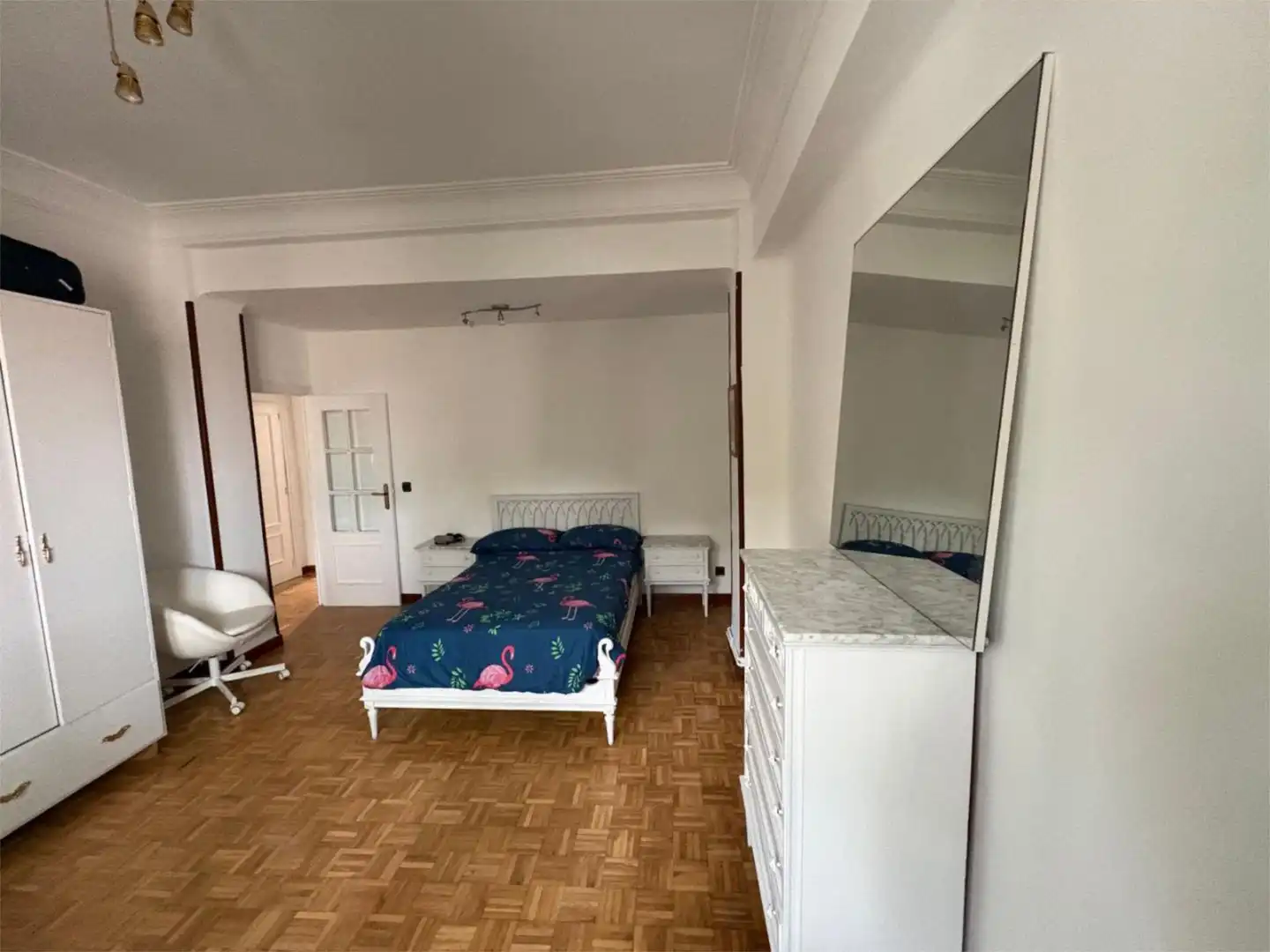 Pis de lloguer a Avenida del Mediterráneo, 61, Estrella Dormitori de Pis de lloguer en Madrid amb Aire condicionat, Calefacció i Parquet