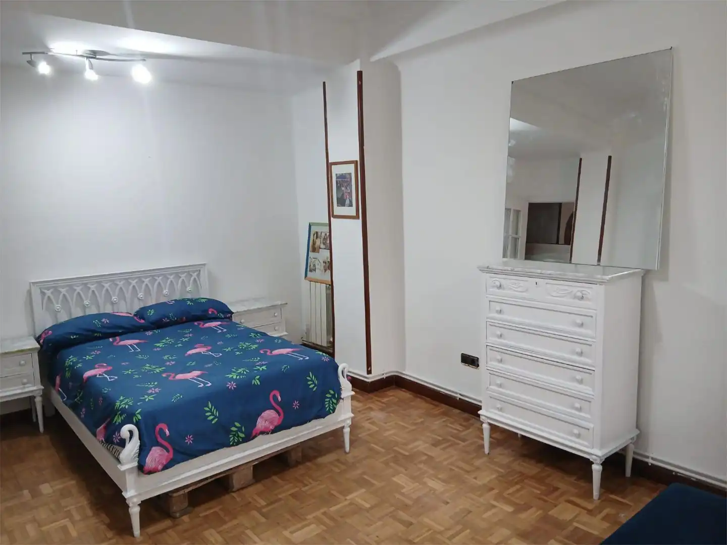 Pis de lloguer a Avenida del Mediterráneo, 61, Estrella Dormitori de Pis de lloguer en Madrid amb Aire condicionat, Calefacció i Parquet