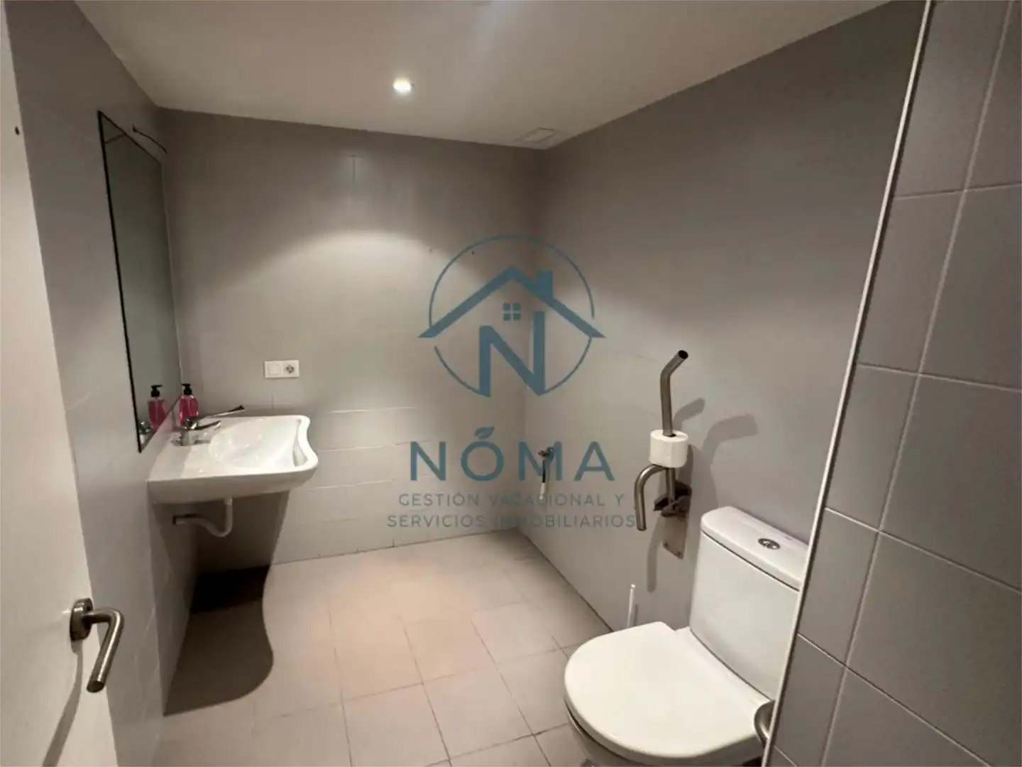 Ground floor for sale in Calle Santa Clara, 10, Centro - Ayuntamiento Bathroom of Ground floor for sale in Santander with Air Conditioner, Heating and Parquet flooring