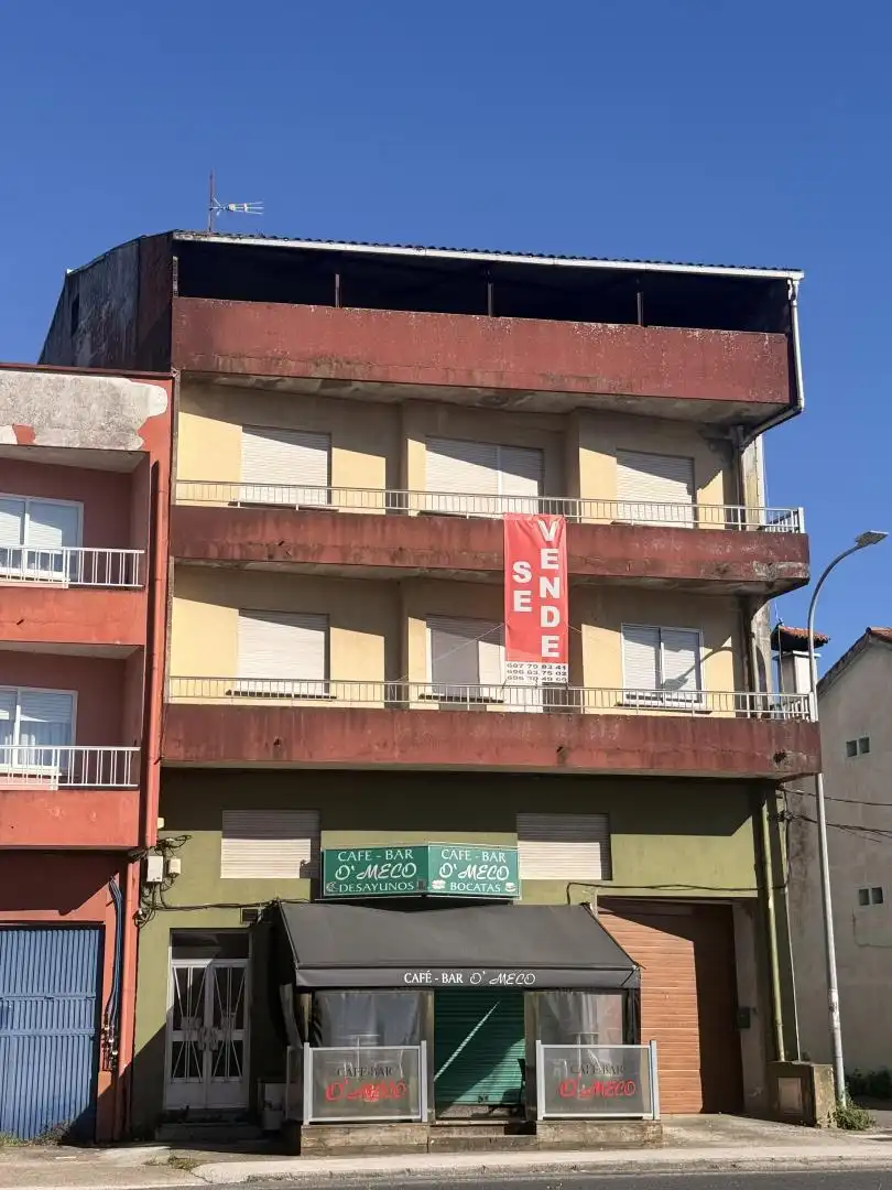 Außenansicht von Wohnung zum Verkauf in Pontecesures mit Privatgarten, Terrasse und Abstellraum