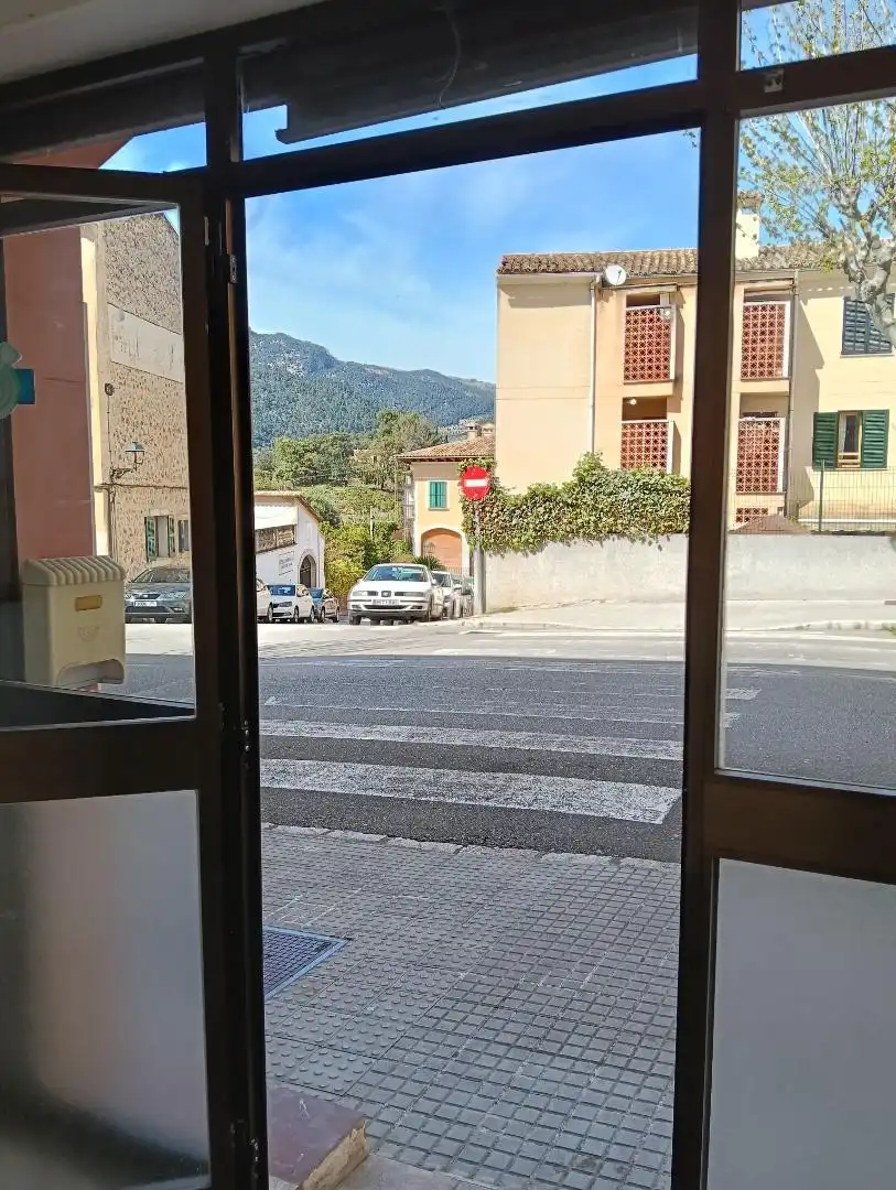 Vista exterior de Local de alquiler en Bunyola