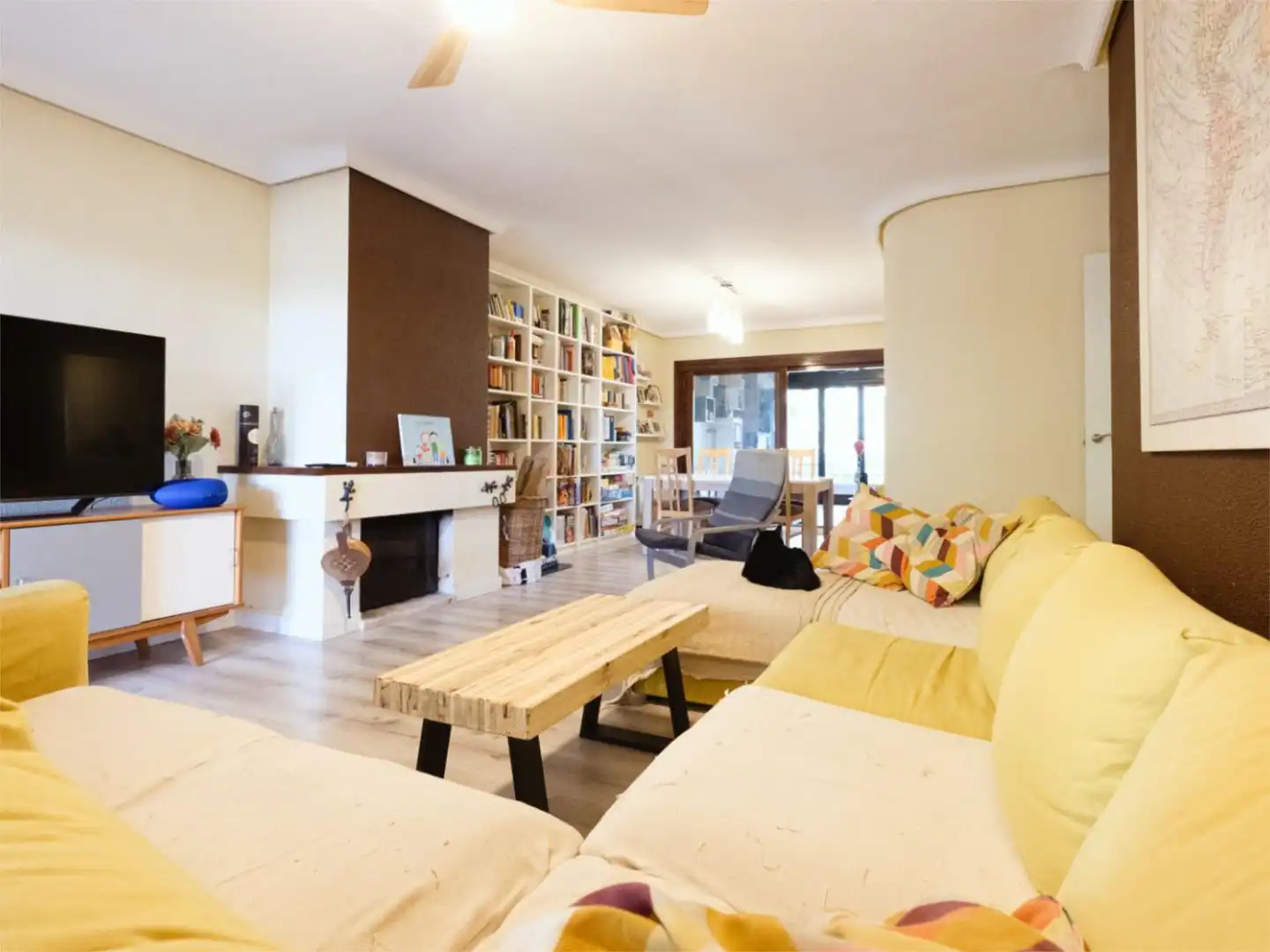 Flat for sale in Paseo del Pinar, 5, El Caño - Maracaibo Living room of Flat for sale in Las Rozas de Madrid with Terrace, Swimming Pool and Balcony