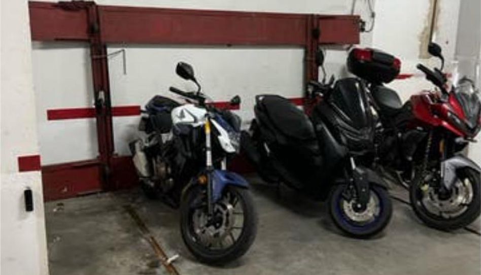 Garaje de alquiler en Reina Victoria - Matadero, Huelva Capital - imagen 1 Foto 1 de Garaje de alquiler en Reina Victoria - Matadero, Huelva Capital