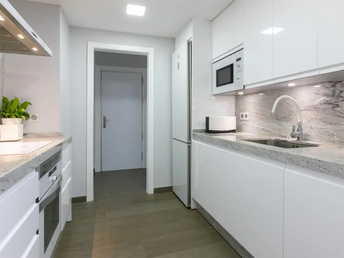 Apartament de lloguer a Avenida Valle del Golf, 21, Aloha Cuina de Apartament de lloguer en Marbella amb Aire condicionat, Calefacció i Jardí privat