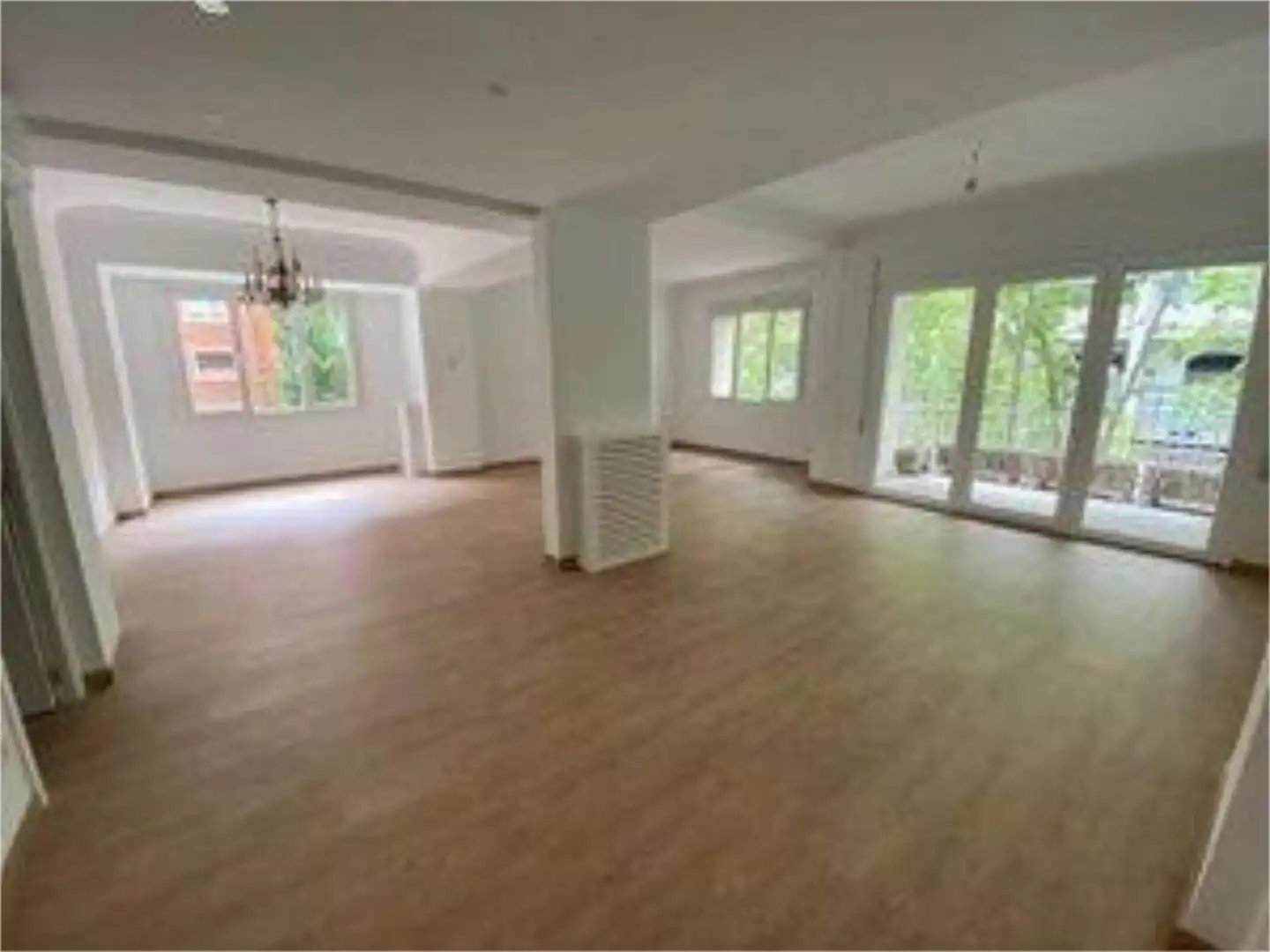 Piso en venta en Calle de Rafael Salgado, 3, Hispanoamérica - Bernabéu Sala de estar de Piso en venta en Madrid Capital con Aire acondicionado, Terraza y Balcón