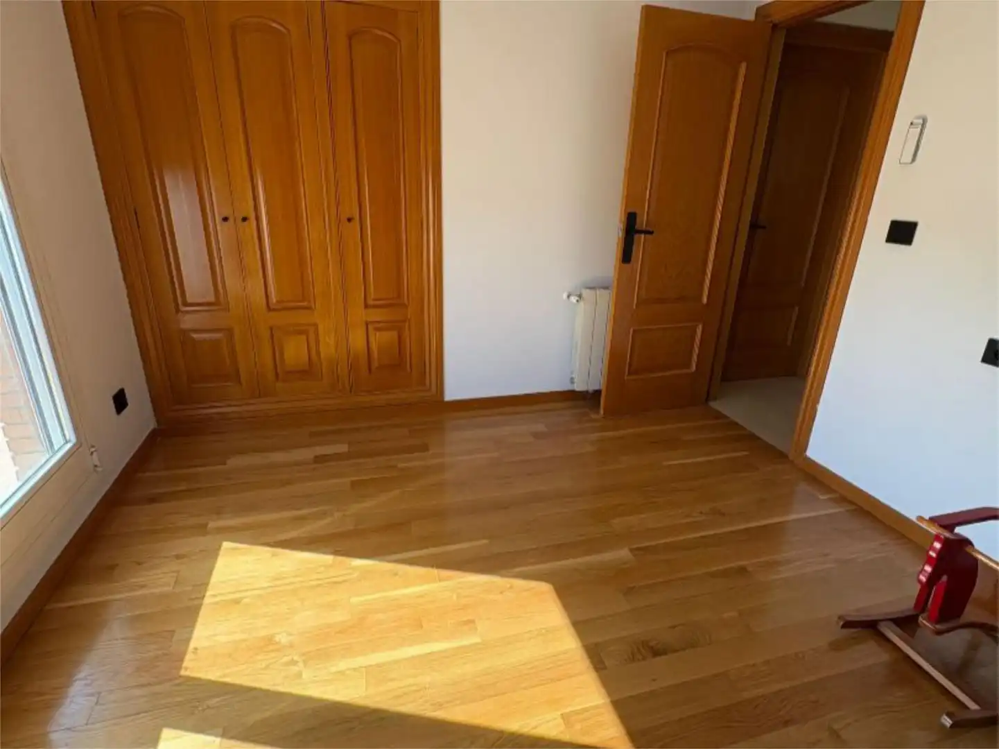 Piso en venta en Calle Río Duero, 11, Sol y Luz Habitación de Piso en venta en San Vicente del Raspeig / Sant Vicent del Raspeig con Aire acondicionado, Calefacción y Jardín privado