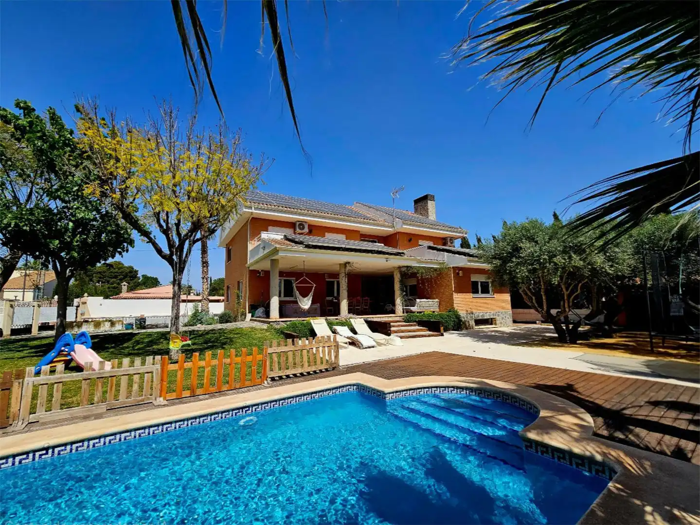 Vista exterior de Piso en venta en San Vicente del Raspeig / Sant Vicent del Raspeig con Aire acondicionado, Calefacción y Jardín privado