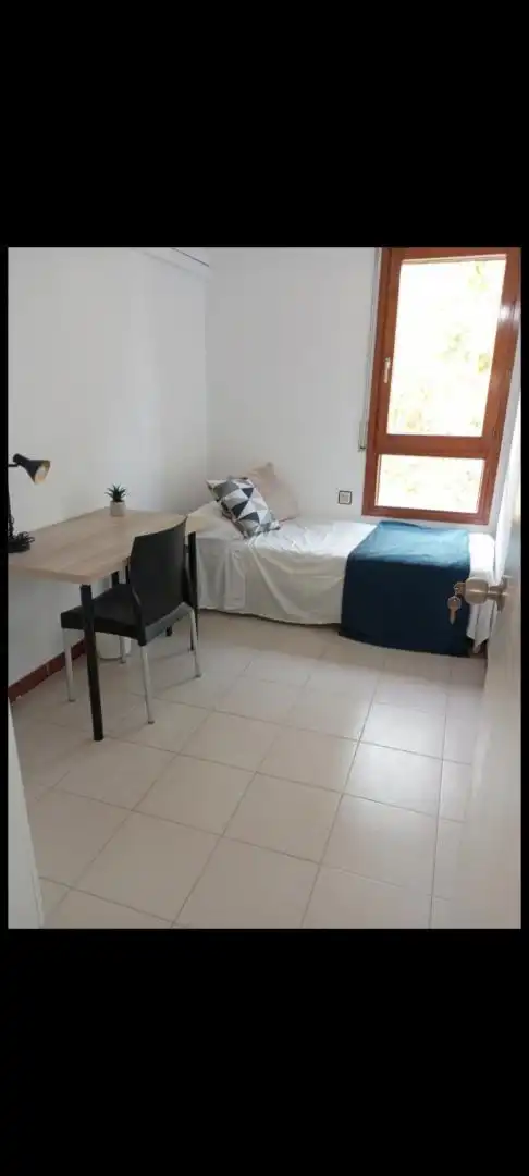 Zimmer in Carrer de Dolors Almeda i Roig, 3, Almeda - El Corte Inglés