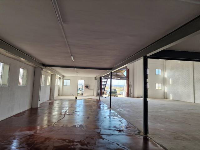 Local comercial en Alquiler en Calle del Portal, 6 en Polígono El Nogal - Malatones - Río de Janeiro