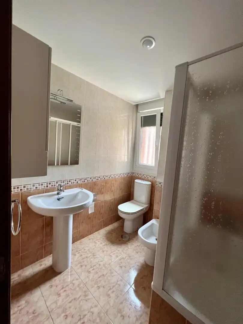 Bathroom of Flat for rent in Gijón   with Heating, Private garden and Parquet flooring