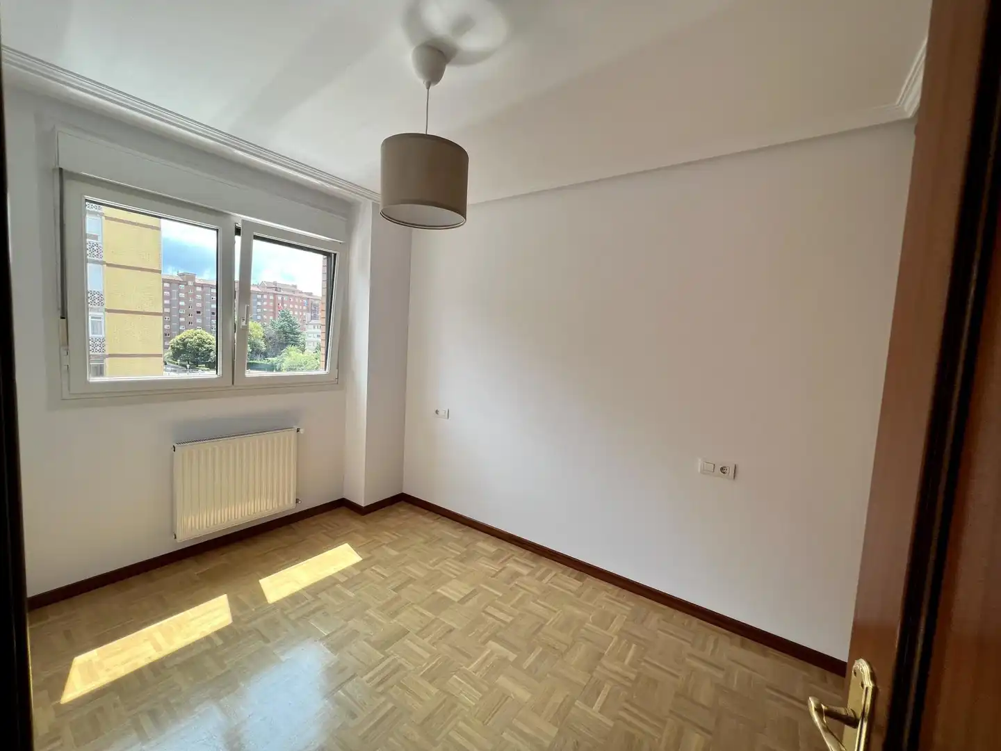 Bedroom of Flat for rent in Gijón   with Heating, Private garden and Parquet flooring