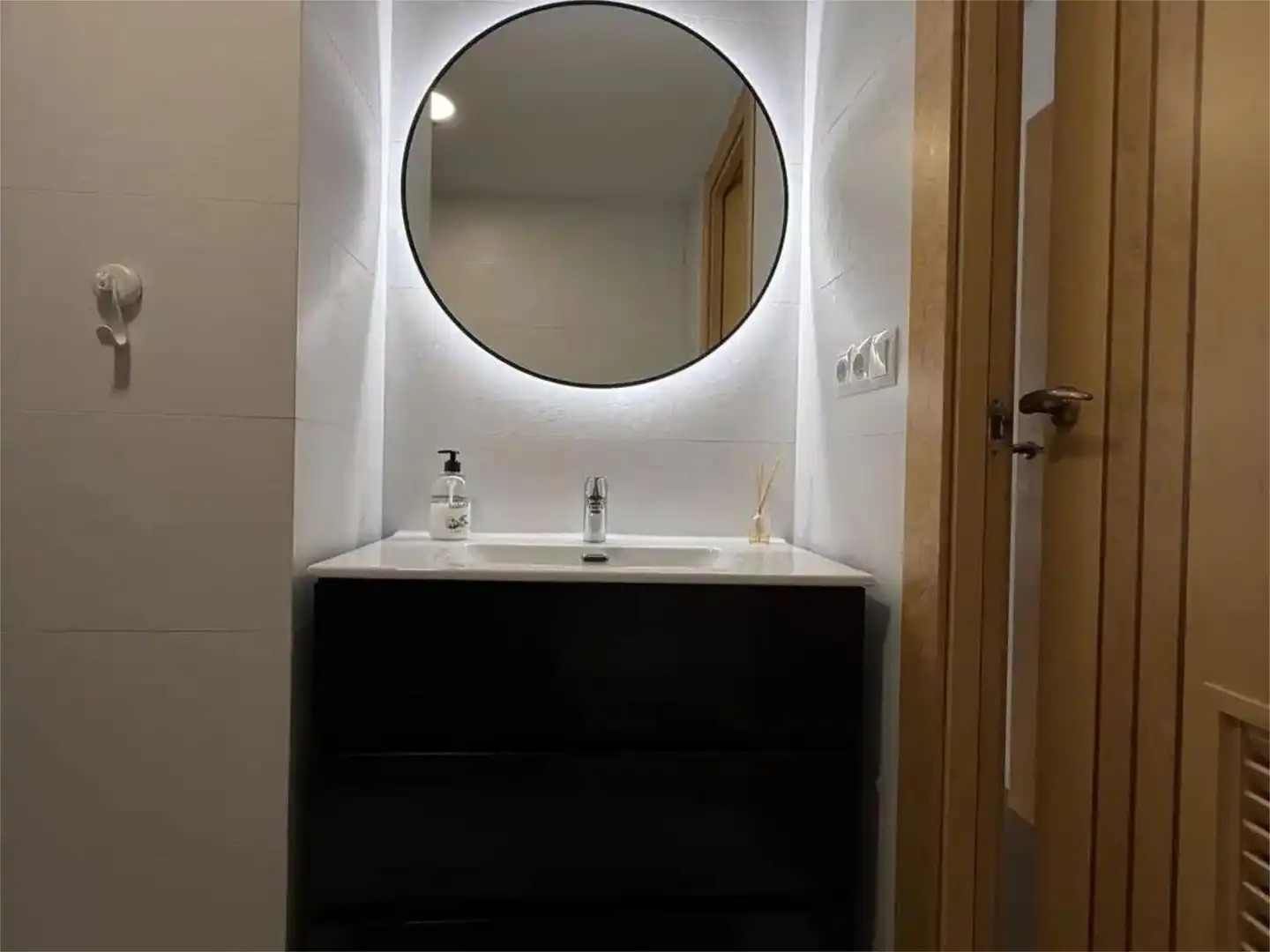 Flat for rent in Avenida Rosa de Los Vientos, 13, Zona Levante - Playa Fossa Bathroom of Flat for rent in Calpe / Calp with Air Conditioner, Terrace and Balcony