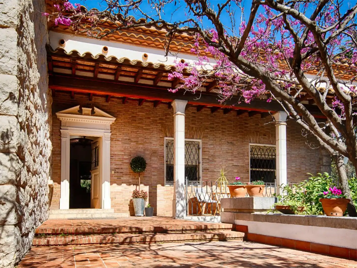 Planta baja en venta en Ronda del Rector Arolas, 2, Parc Bosc - Castell Vista exterior de Planta baja en venta en Figueres con Aire acondicionado, Calefacción y Jardín privado