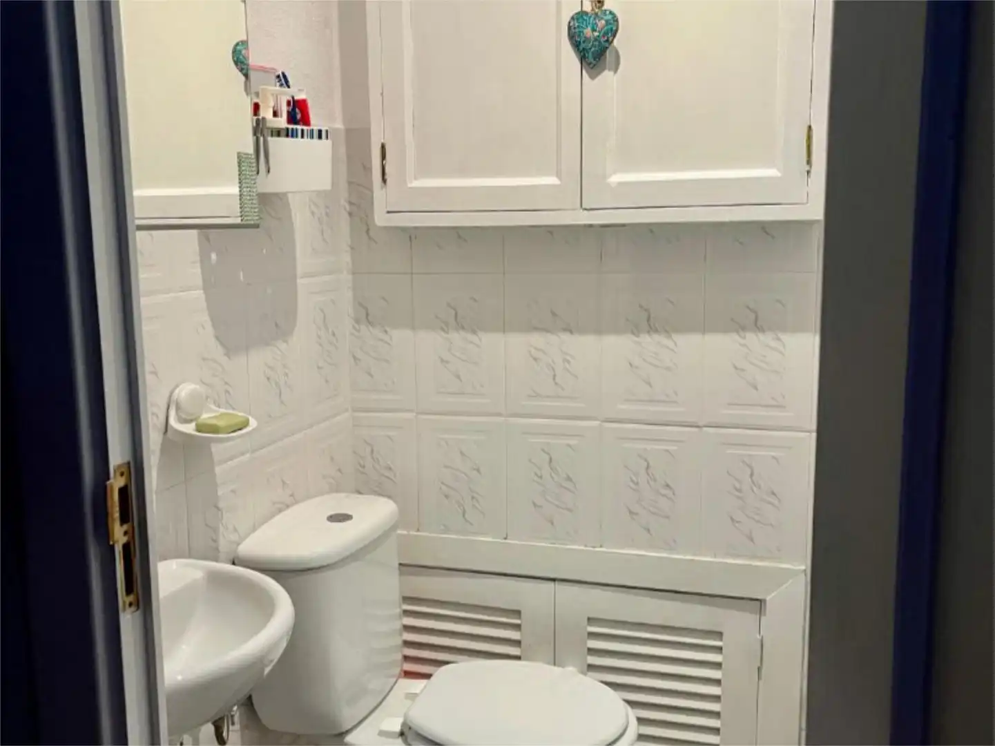 Room in Calle Cervantes, 14, La Salle - Cuatro Torres Bathroom of Flat for share in Santa Cruz de Tenerife with Furnished